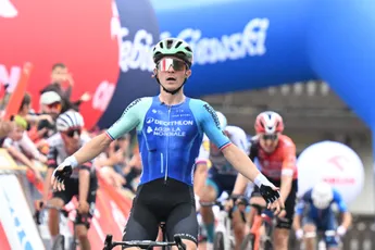 Kooij verliest leiderstrui aan winnende Lapeira, die domineert op lastige aankomst Ronde van Polen