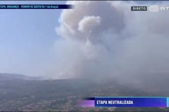 Een gekkere neutralisatie krijg je niet: Ronde van Portugal stilgelegd door gigantische bosbrand