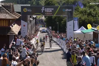 Uijtdebroeks lijkt lang op weg naar rit-en eindzege, maar valt in slotmeters stil en moet buigen voor eindwinnaar Lecerf