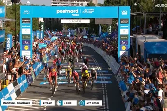 Nils Eekhoff gaat van ver de sprint aan, maar ziet Waerenskjold etappe 2 Ronde van Denemarken winnen; Philipsen vierde