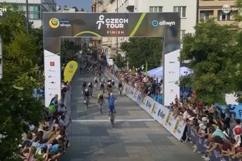 Snelle Aussie Walsh verrast Soudal Quick-Steps Lamperti in Tsjechië