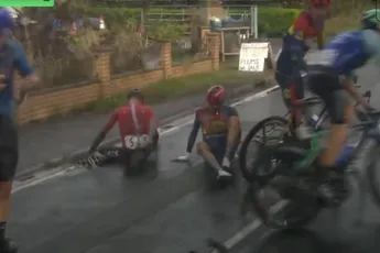 'Het is wreed, de laatste tijd'; Van Wilder schudt hoofd in GB na valpartij met Nederlandse WK-kopmannen Thymen Arensman en Bauke Mollema