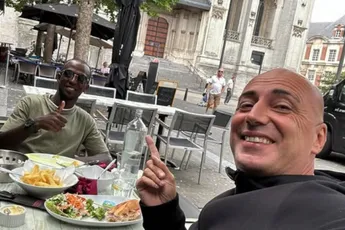 '50 of 51 miljoen op de bank hebben, verandert niets'; Pogacar's en Girmay's rechterhand weet hoe zijn renners gelukkig blijven