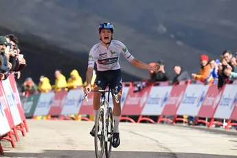 Nu geen Pogacar die feestje van Pellizzari verpest, Red Bull neemt Vuelta in handen: 'Wilden Pidcock breken'