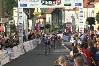 Visma | LaB bestookt Magnier met alles wat ze hebben, maar Fransman uiteindelijk toch te sterk in eerste rit Slowakije