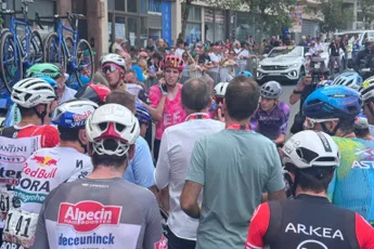 🎥 Nieuwe demonstratie zorgt voor debat tussen renners en organisatie: toekomst Israel - PT in Vuelta onderwerp van gesprek