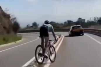 🎥 Trukendoos bovenhalen op openbare weg slaat in het gezicht van Spanjaard: ploeg neemt disciplinaire maatregelen