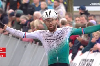 Jager Joris Nieuwenhuis grijpt haas Pim Ronhaar op laatste moment in Exact Cross te Heerde
