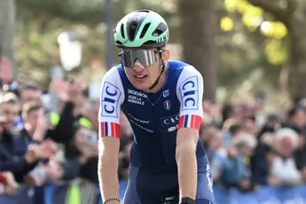 Toptalent Paul Seixas weet dat hij Tadej Pogacar moet verslaan om groot doel te bereiken en dus slijpt hij alvast de messen