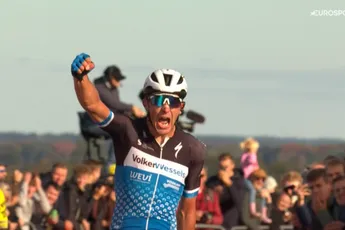 Tour of Holland-dagwinnaar Timo de Jong: parttime werkzaam bij fietsenzaak, Picnic PostNL-stage en meer