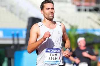 Marathonvoorbereiding Tom Dumoulin zit erop: 'Voor hobbyist snelle tijd, maar professioneel stelt het niet veel voor'