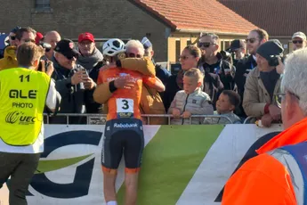 'Hypernerveuze' topfavoriet, maar oh, wat was ze goed! Kamp-Bentveld is na EK-titel overtuigd van rappe doorbraak