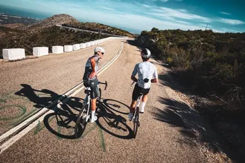 🎥 Allemaal liken! Van der Poel's trainingsmaatje stelt eisen voor (eventuele) triatlondeelname van Alpecin-ster