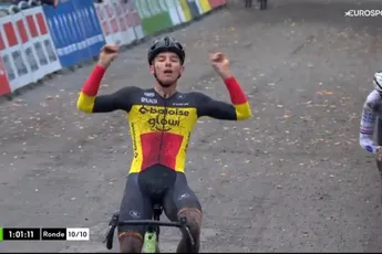 In tegenstelling tot wegcollega's Van der Poel of Van Aert rijdt Nys dubbel zoveel crossen: 'Hij wilt niet maar tien crossen rijden'
