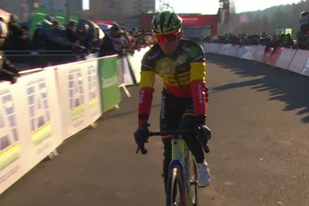 Ploeg van tevens gekwetste Sven Nys plots eenmansbedrijf in Diegem, waar Thibau Nys de eer hoog moet houden