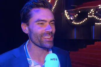 Van der Poel valt buiten de prijzen, wel een prijs voor stralende Tom Dumoulin: 'Verdorie Tom, heb je wel maar mooi geflikt'