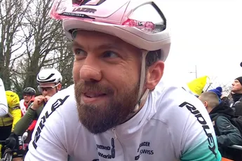 Nieuwenhuis reed lek op dezelfde plek als Van der Poel en Van Aert en kwam tot overmaat van ramp hard ten val