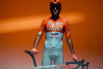 Wielertenues 2026: Met grijswitte broek toont INEOS Grenadiers misschien wel het meest gedurfde tenue van 2026