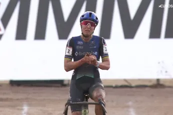 Van Anrooij terug op het podium, maar achter emotionele Brand in Italië; Alvarado stapt vroeg af