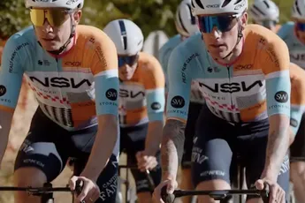 Wielertenues 2026: NSN Cycling Team laat gloednieuw tenue zien en legt uit hoe die tot stand is gekomen