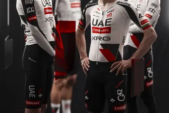 Wielertenues 2026: 'clean en klassiek' voor UAE Team Emirates - XRG, dat een blik in het verleden werpt