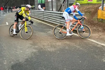 Van Aert buigt letterlijk en figuurlijk het hoofd voor Del Grosso: 'Tibor is een toptalent en hij laat zien dat hij het waard is'