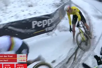 🎥 Van der Poel moest net vóór val Van Aert uit pedaal: 'Daardoor kleine schrikreactie bij Wout'