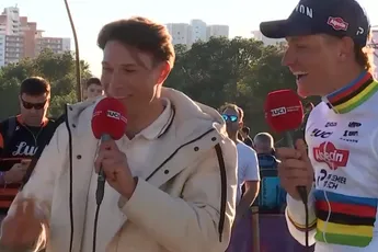 Mathieu van der Poel luid aangemoedigd door Alpecin-collega's, die ook weddenschapjes in petto hebben