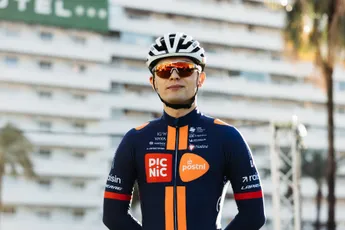 Wielertenues 2026: Meer van hetzelfde: met outfit Picnic PostNL zijn de WorldTour-shirts compleet