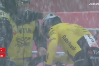 Het Duel de nek omgedraaid: Wout van Aert moet opgeven in Mol na valpartij in linke sneeuwcross