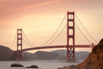 Kevin sprong van de Golden Gate Bridge, nu probeert hij anderen te redden met zijn verhaal