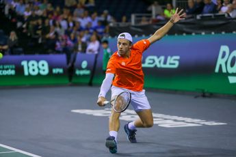 🎥 Griekspoor bezorgt Nederland zinderende Davis Cup-zege met bizar einde