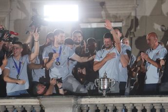 Djokovic barst in huilen uit bij huldiging in thuisland 🎥