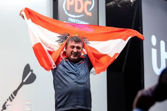 Suljovic kon niet gelijk juichen na bereiken EK-kwartfinale: 'Ik zag niet of de pijl erin zat'