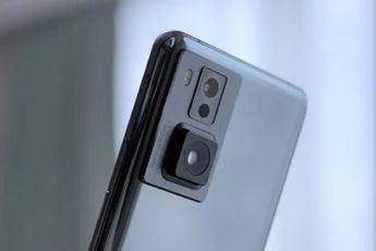 OPPO teaset smartphone met uitschuifbare camera aan de achterkant