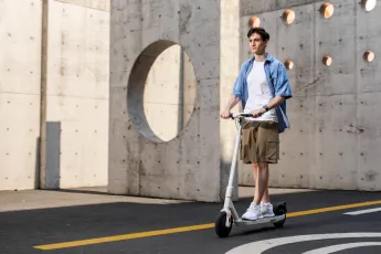Okai NEON Electric Scooter review: alles wat je wilt weten