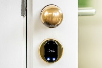 Nederlanders lanceren slim deurslot dat opent met aanraking [Update]