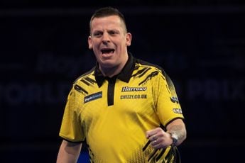 Chisnall surges past De Decker in straight sets to open PDC World Darts Championship campaign