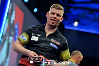 De Decker discusses Beaton-Sherrock World Darts Championship tie: "He will be able to cope with the booing"