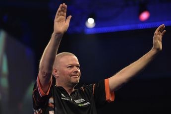Van Barneveld discusses Omicron threat after World Darts Championship return: "This is a nightmare"