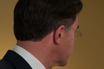 Verkiezingstijd: Mark Rutte wil zich bewijzen als staatsman en stapt live op televisie op vanwege "paranoia Poetin"