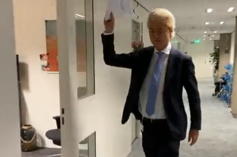 Video! Geert Wilders spottend over Coalitieakkoord: 'We gaan al die prachtige punten serieus bestuderen'