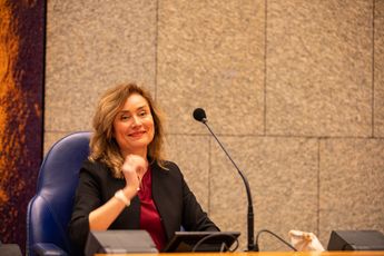 'Wat een verademing': Vera Bergkamp (D66) heeft milde Covid-19... en dus is Martin Bosma (PVV) Kamervoorzitter