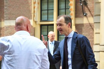 Arrogante VVD-regent Wiebes heeft lak aan ondernemers: 'Ooh wat willen we graag perspectief hebben!'