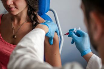 Hilarisch RTL Nieuws: 'Een vaccinatieverplichting betekent geen dwang'