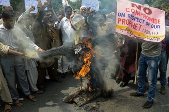 Ziek islamistisch Pakistan arresteert drie christenen voor onzin-aantijgingen 'blasfemie' en 'Koran verbranden'