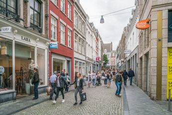 Burgemeester Eindhoven wil landelijk actieplan voor winkeldrukte in coronatijd