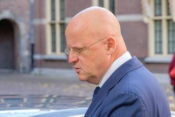 VVD legt Grapperhaus vuur aan de schenen: 'boa's moeten nu knuppels krijgen!'