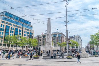 Gestoorde D66 en ChristenUnie willen 'zelfreflectie-spiegels op monumenten' in open inrichting Amsterdam