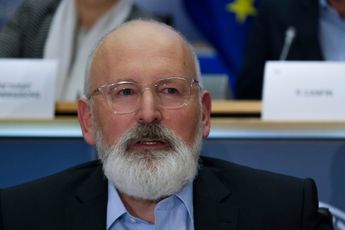 Ha! Duitsland vermorzelt arrogante EU-bobo Frans Timmermans: 'Hij brengt vertrouwen in de hele Commissie in gevaar'